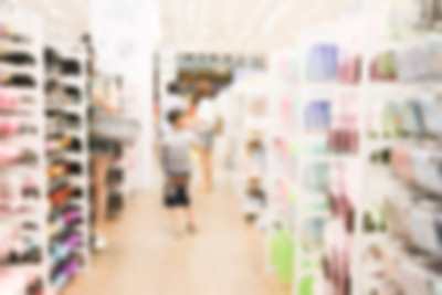 模糊文具店的背景。模糊购物中心商店内部。