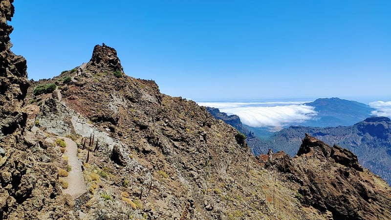 全景从Roque de los Muchachos，拉帕尔马最高的山，加那利群岛，西班牙