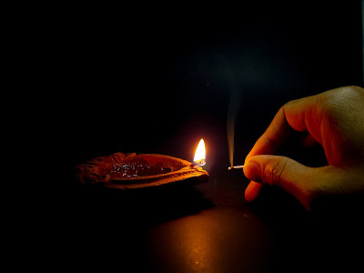 灯和香烛供神崇拜