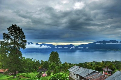 马尼加湖