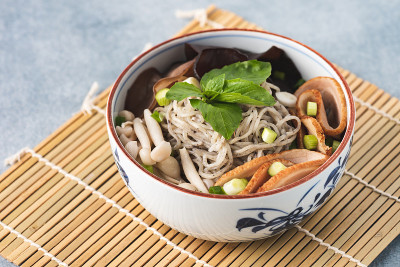 蘑菇蔬菜面条