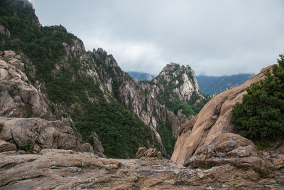 美丽的风景，雪山雪山国家公园的雪山山峰，苍山，韩国。