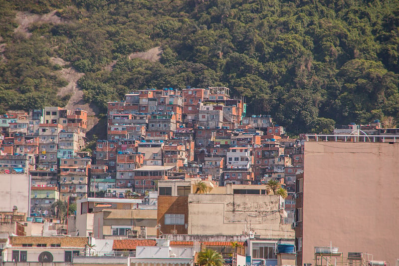 从Arpoador海滩看坎塔加洛山