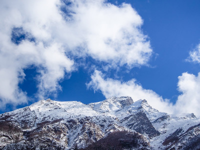 冬天有雪的山