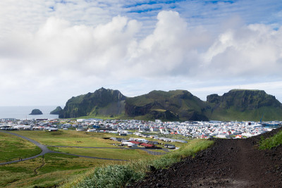 从埃尔德菲尔火山俯瞰黑马镇。