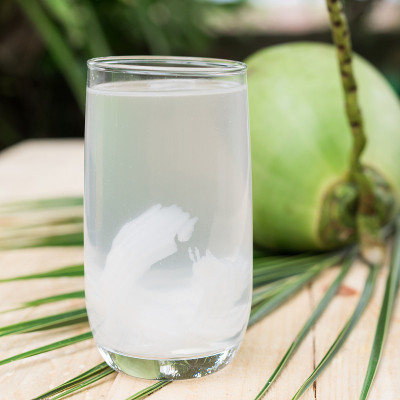 椰子汁，喝椰子汁