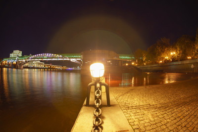 夜景在潮湿的秋天夜晚。
