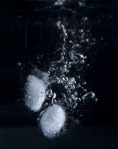 水中的冰块