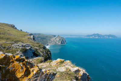 大西洋岩石海岸和圣朱利安海滩的壮丽景色