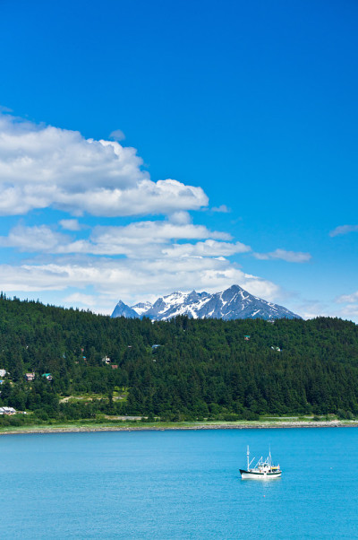 美国阿拉斯加州冰川湾附近的海因斯市的美丽景色