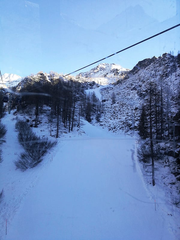 滑雪坡道附近的格雷森尼山谷森林