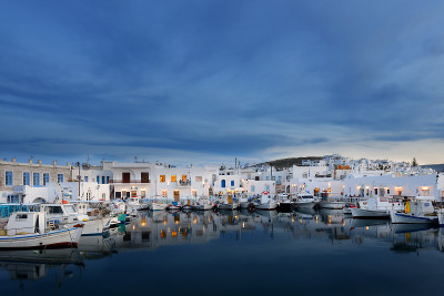 典型的希腊岛屿村庄Naousa, Paros岛，Cyclades