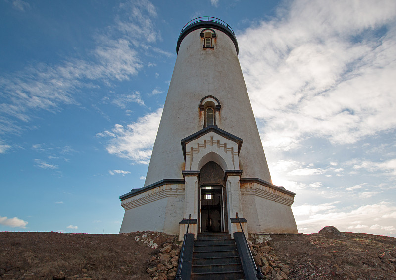 Piedras Blancas灯塔，位于美国加利福尼亚州圣西蒙北部的加州中部海岸