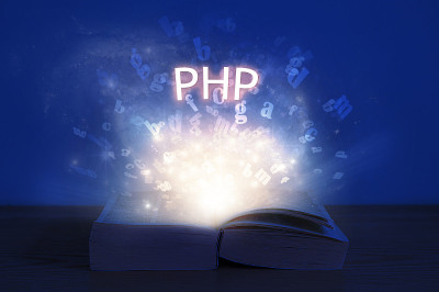 打开带有php题词的书。光线来自word php打开的书。学习编程语言。