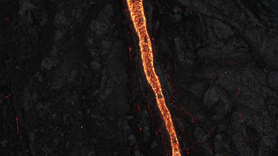 冰岛火山喷发鸟瞰图