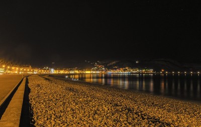 晚上在兰德诺的海滨和大奥姆。