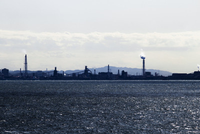风景如画的日本千叶县Kimitsu市海滨工业区