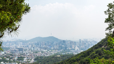 从白岳山俯瞰首尔，韩国首尔。