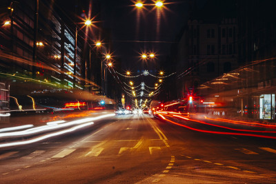 城市运动夜晚灯光在运动