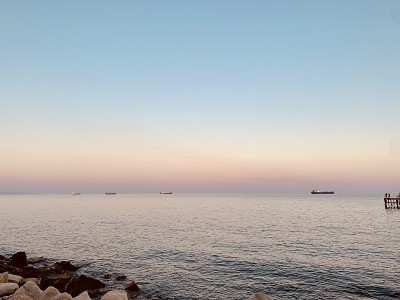 美丽的日落在海上