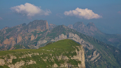 从Chaserrugg视图。在Churfirsten范围的可见岩层。