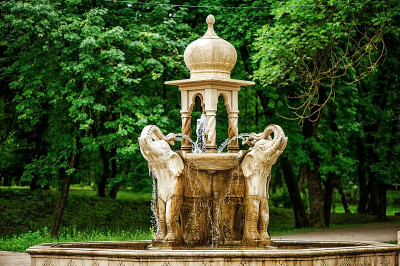 公园里的大象喷泉。Nalchik、俄罗斯
