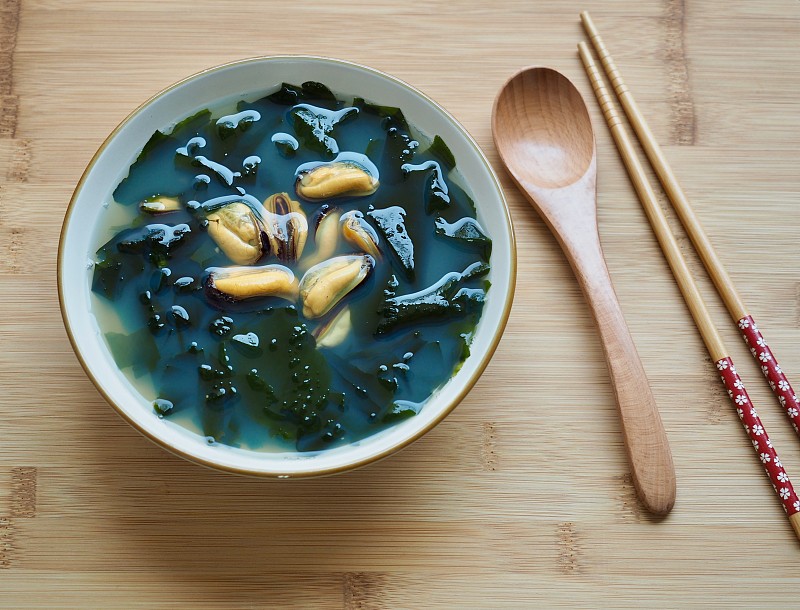 韩国菜紫菜汤贻贝