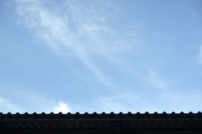 屋顶和蓝天