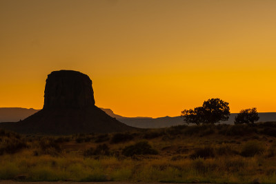 纪念碑谷地区的科罗拉多高原与巨大的砂岩在Arizonaâ犹他州边界上，在一个纳瓦霍民族保留地。美