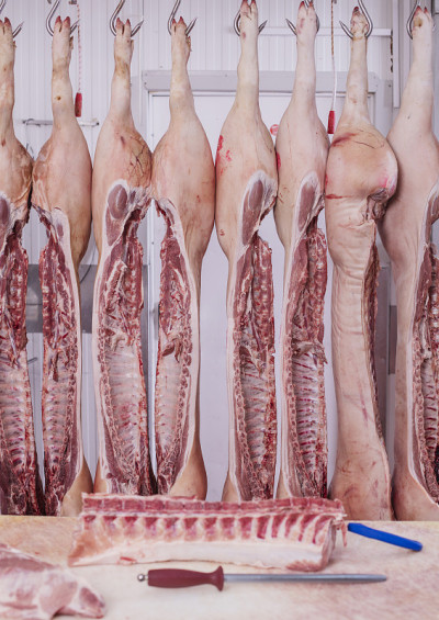 肉店里的猪肉