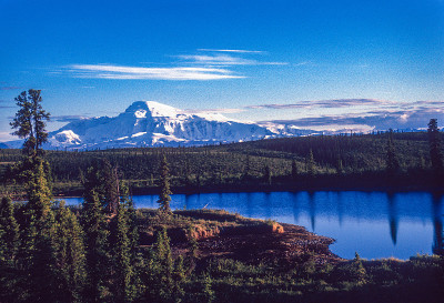 阿拉斯加——Wrangell-St。Elias NP - Nabesna路-山桑福德和湖- 1997