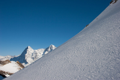从希尔索恩的雪地上看到的Eiger Nordwand