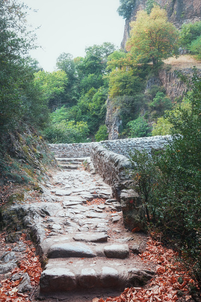 通往恶魔桥的小路