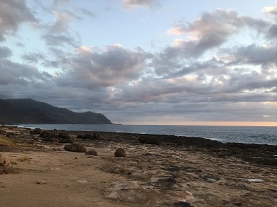 12月夏威夷瓦胡岛卡埃纳角的日落。