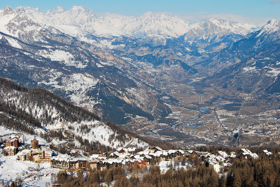 在法国的滑雪场里苏尔