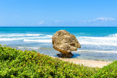 加勒比群岛巴巴多斯岛东海岸，芭丝谢芭海滩上的岩层