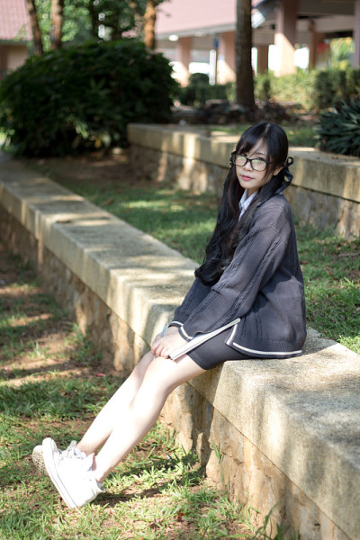 穿制服的亚洲女孩