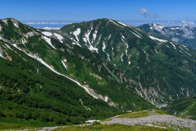 夏天山和朝霞山