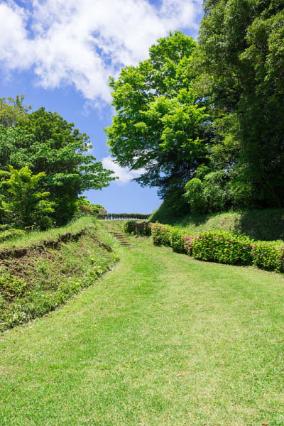 步行路的山中城堡废墟公园