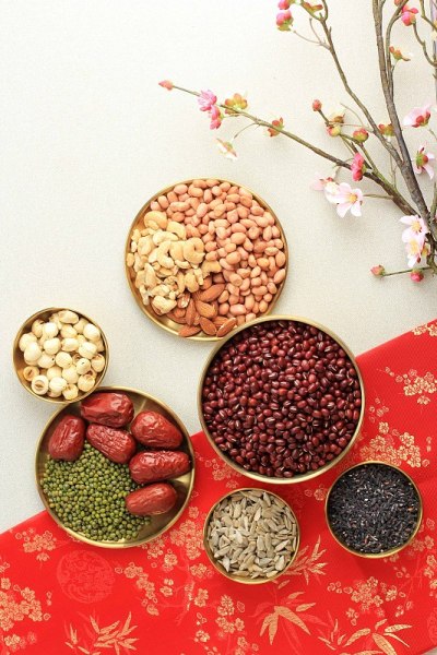 制作腊八粥的原料，中国传统的腊八节粥。孤立的