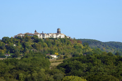 透过乡村的Lot和Garonne到风景如画的山顶小镇Tournon d’agenais，法国