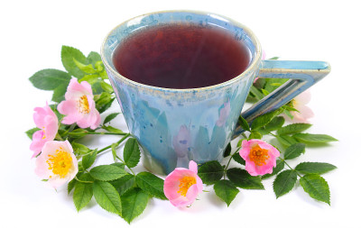 一杯白底野玫瑰茶