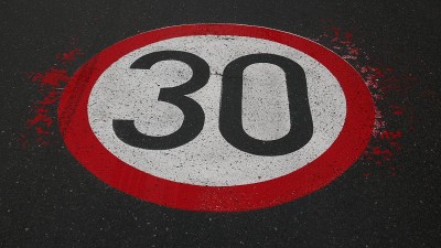 在路面上画的最大速度。最高时速30公里。