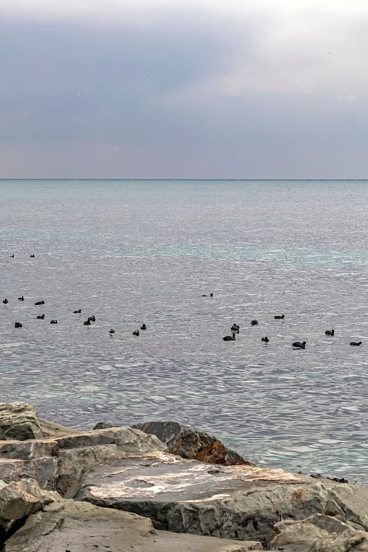 马尔马拉海在冬季和多云天气的观点