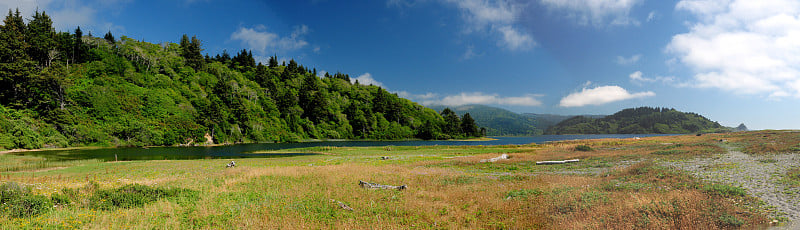 加州洪堡湖州立公园石湖全景