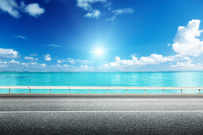 沥青路面和海上