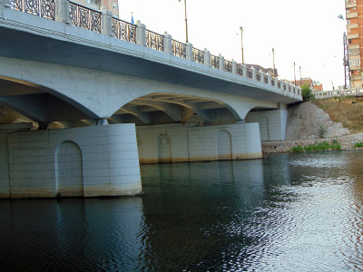 Crisul Repede河和Oradea市的一座桥