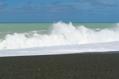 海滩上的大浪