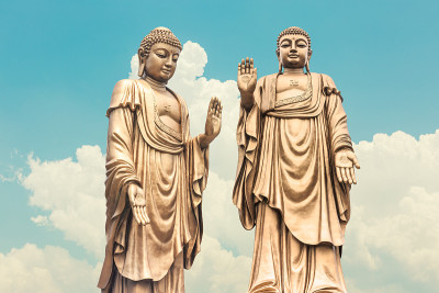 蓝天上的佛像