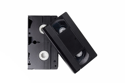 白色孤立背景的VHS录像带